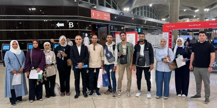 Azərbaycan 14 fələstinli tələbəni Qəzzadan təxliyə edib