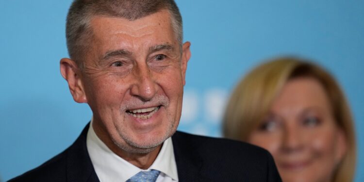 Sabiq Baş nazir hücuma məruz qaldı