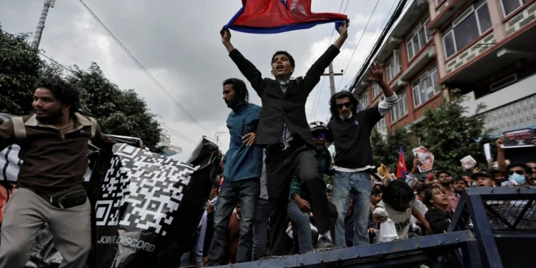 Nepal ordusunun komandanı etirazçılara müraciət edəcək