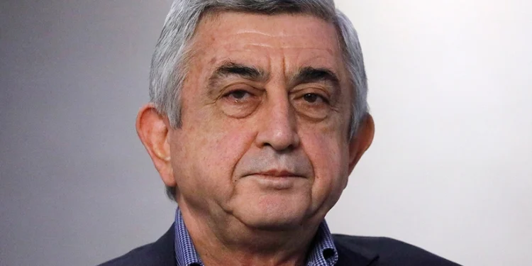 Sarqsyanı torpaqları satmaqda ittiham etdi