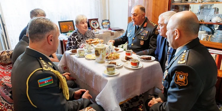 Kərim Vəliyev Belarusda Azərbaycanın Milli Qəhrəmanının məzarını ziyarət edib