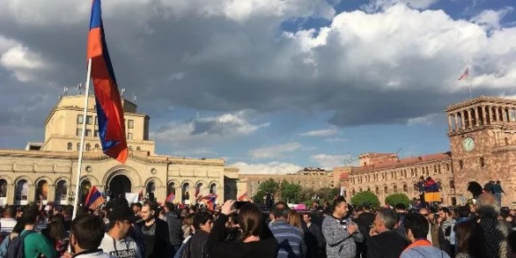 İrəvanda Paşinyanın istefası tələbi ilə aksiya keçirilir