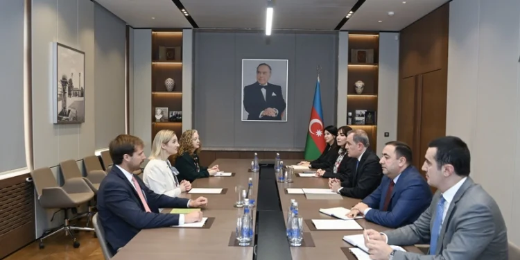 Ceyhun Bayramov Vayat Tolki və Emi Karlonu qəbul edib