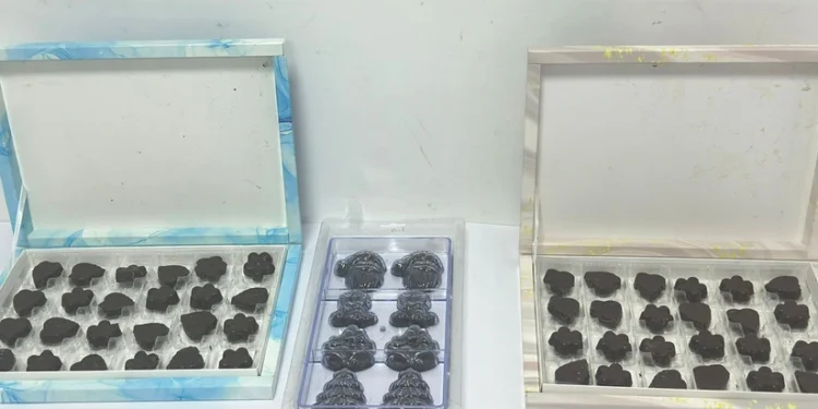 Şokaladın içində qızıl keçirmək cəhdinin qarşısı alındı