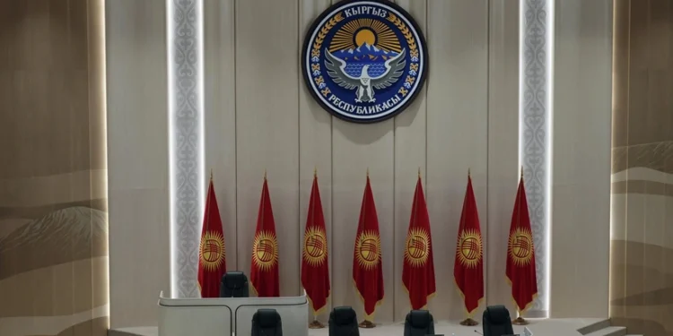 Qırğızıstan parlamenti özünü buraxdı