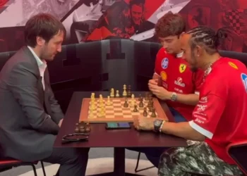 Teymur Rəcəbov “Formula 1” pilotları ilə şahmat oynadı