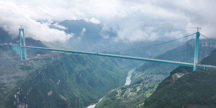 Dünyanın ən hündür körpüsü açıldı - VİDEO