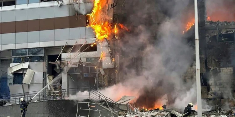 Rusiya Ukraynanın 17 yaşayış məntəqəsinə zərbə endirib - 50 nəfər...