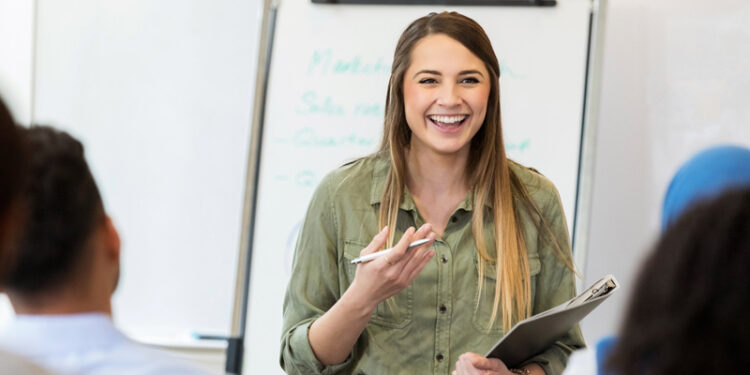 Bu müəllimlər 6000 manatdan çox maaş alacaqlar