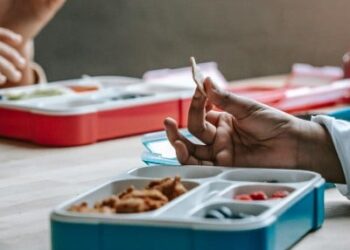 İndoneziyada 1000-dən çox uşaq məktəb yeməklərindən zəhərlənib