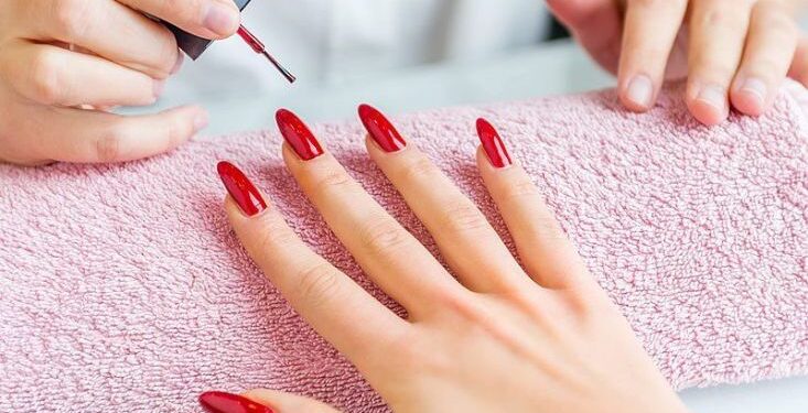 Gel dırnaq boyalarından istifadə edən xanımlara XƏBƏRDARLIQ - VİDEO