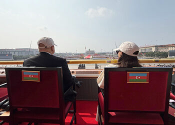 Prezidentlə xanımının paraddan maraqlı – FOTOLARI