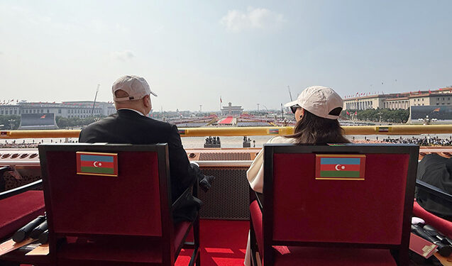 Prezidentlə xanımının paraddan maraqlı - FOTOLARI