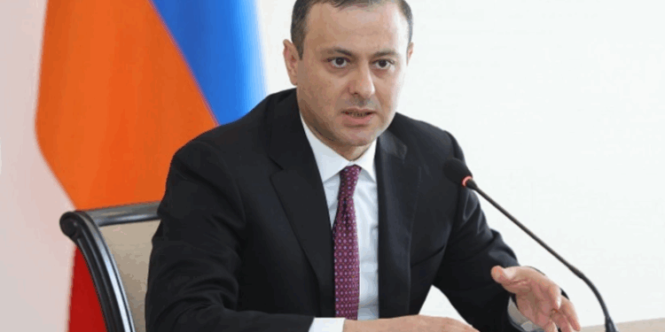 Ermənistan TŞ katibi Simonyanın Bakıya səfərini şərh etməyib