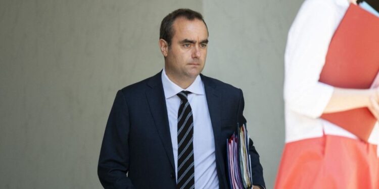 Fransanın Baş naziri haqda saxta diplom iddiası: Cinayət işi açıldı