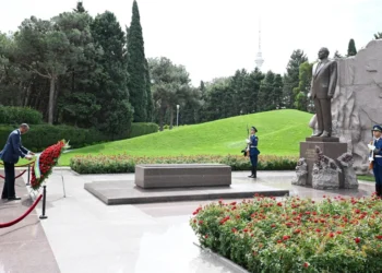 Ruanda Prezidenti Heydər Əliyevin məzarını ziyarət edib – YENİLƏNİB