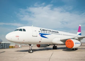 İstanbul–Səmərqənd təyyarəsi Bakıya məcburi eniş edib