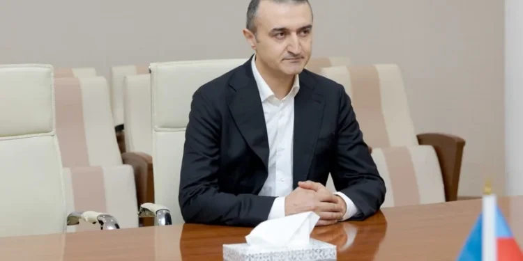 Həkim kimi adı siyahıda olmayan Dilqəm Məhərrəmov bu yola əl atdı