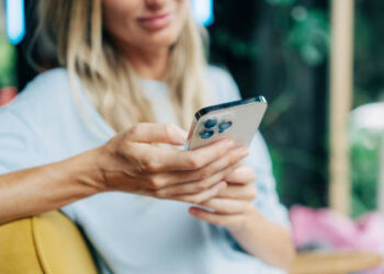 Qəzaya düşən qız “iPhone 14” sayəsində xilas oldu