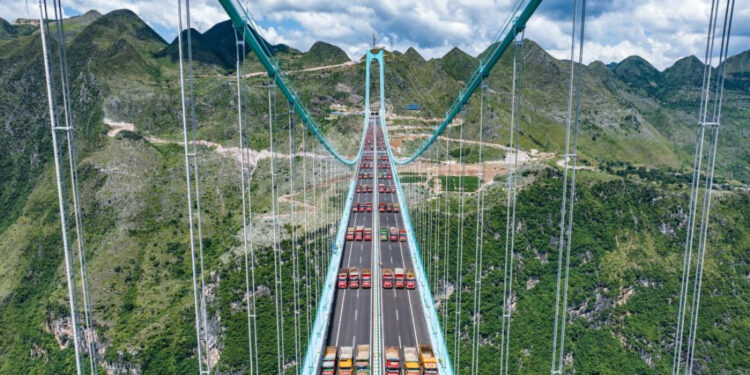 Dünyanın ən hündür körpüsü tikildi - FOTO