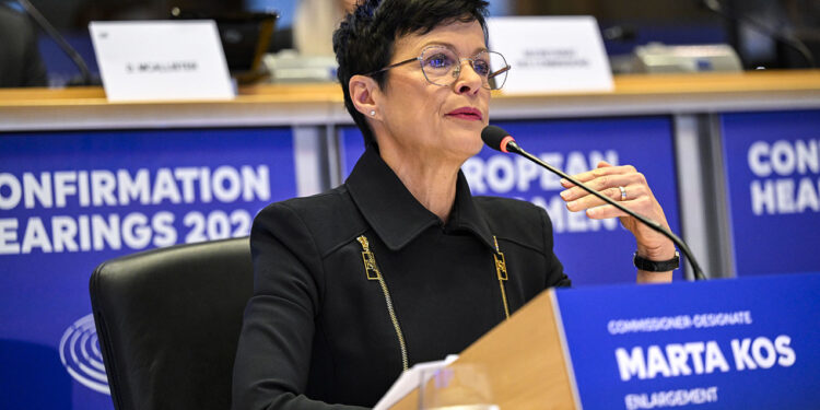 Aİ komissarı sabah Azərbaycana gəlir