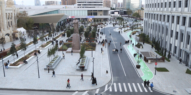 “28 May”da avtobus qadını vurdu