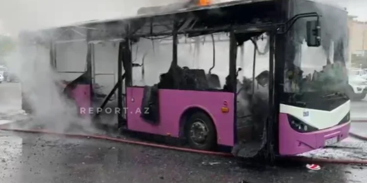 Sumqayıtda avtobus yanır