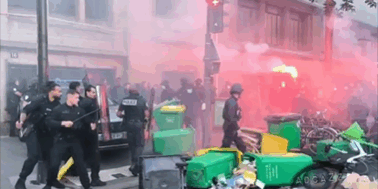 Fransada kütləvi etirazlar başladı - VİDEO - YENİLƏNİB