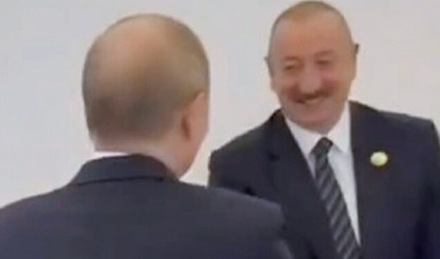İlham Əliyevlə Putinin salamlaşma anı - VİDEO