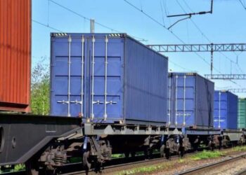 Vaqonun üstünə çıxan yeniyetməni cərəyan vurdu