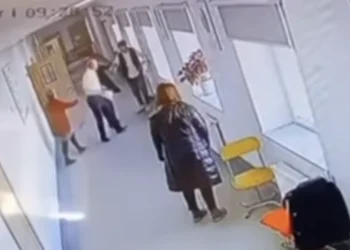 Şagird və xadiməyə fiziki şiddət göstərən məktəbin nümayəndəsi işdən çıxarıldı