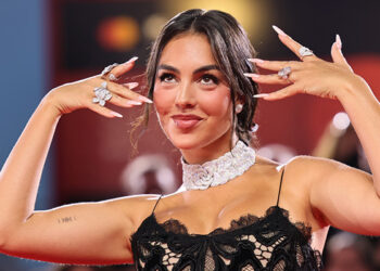 5 milyonluq üzüyünü bu dəfə festivalda göstərdi – VİDEO