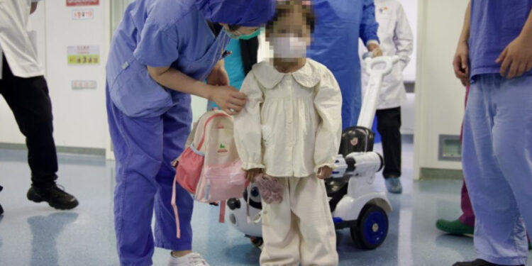 Beş yaşlı uşağa süni ürək qoyuldu