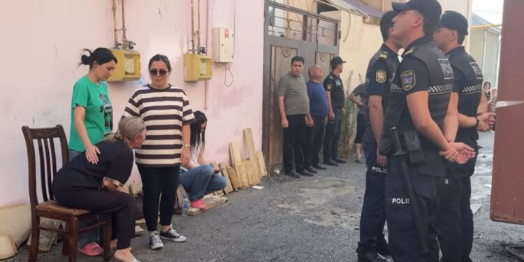 Ana-balanın  yanıb öldüyü yerdən DƏHŞƏTLİ GÖRÜNTÜLƏR: "Əlləri qap-qara idi..."