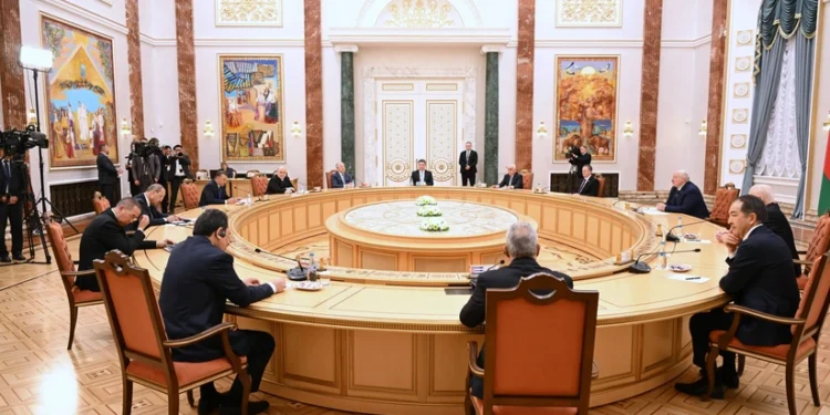 Əli Əsədov MDB Hökumət Başçıları Şurası üzvlərinin görüşündə iştirak edib