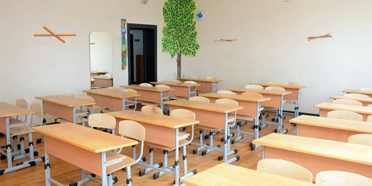 Məktəblərdə səhər musiqisi sakinləri narahat edir – Ekspertdən Açıqlama