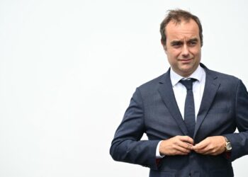 Fransanın baş naziri bir aydan sonra istefa verdi