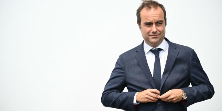 Fransanın baş naziri bir aydan sonra istefa verdi