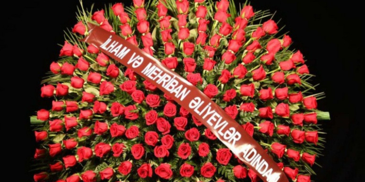 Prezident və xanımı Ramiz Quliyevlə vida mərasiminə əklil göndərib