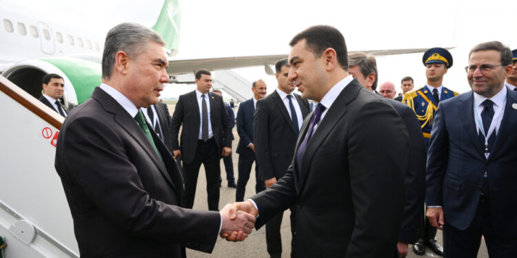 Qurbanqulu Berdiməhəmmədov Azərbaycana səfərə gəlib