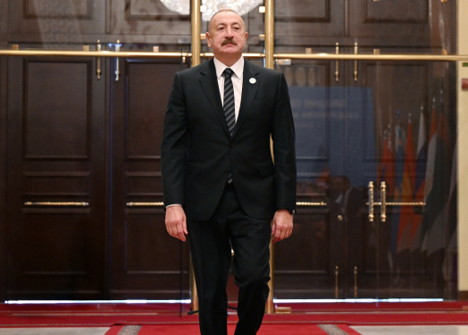 İlham Əliyev Düşənbədəki "Millət" sarayına gəldi