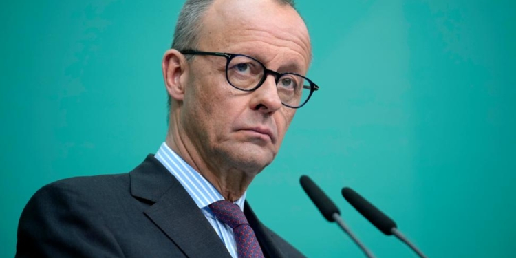 Almanların 70%-dən çoxu Merzin fəaliyyətindən NARAZIDIR 