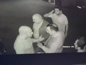 Qonşusunu döyən gömrük polkovnikinin görüntüsü yayıldı – VİDEO