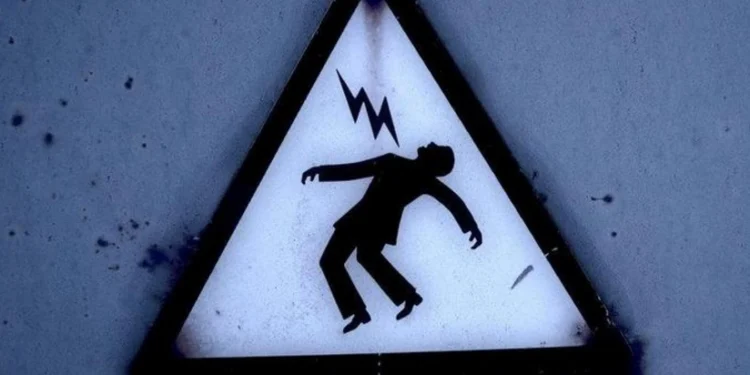 Ucar sakinini elektrik cərəyanı vuraraq öldürüb