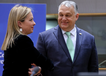 Orban Şarm əl-Şeyx sammitində Meloni ilə qucaqlaşıb