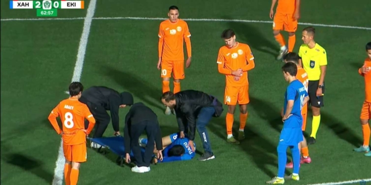 "Kayrat"ın gənc futbolçusu oyun zamanı öldü - VİDEO