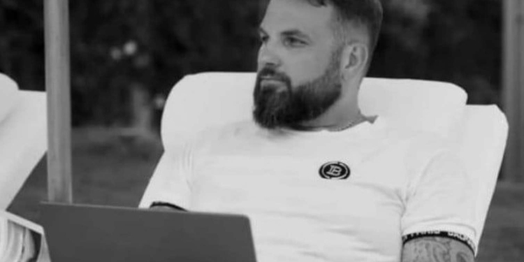 500 milyon dollar oğurlayıb, Afrikaya qaçdı