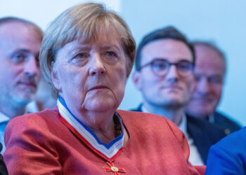 Merkel Orbanın fikrini cəfəngiyyat adlandırdı