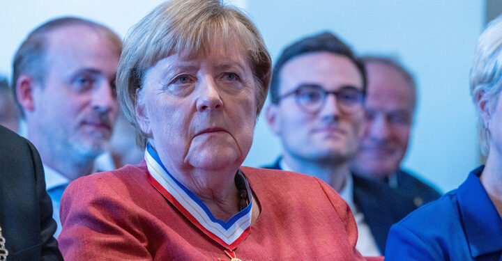 Merkel Orbanın fikrini cəfəngiyyat adlandırdı  