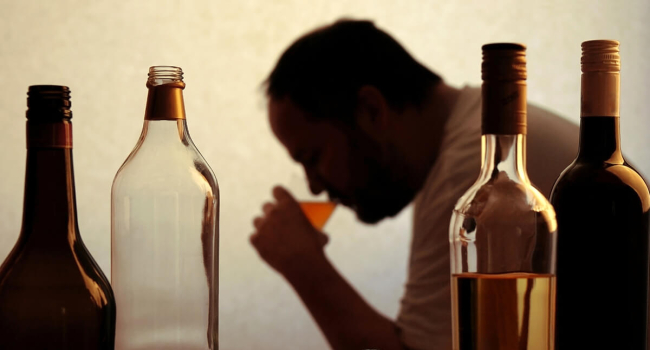 Alkoqol qaraciyərə zərərli bakteriyaların daxil olmasını təmin edir